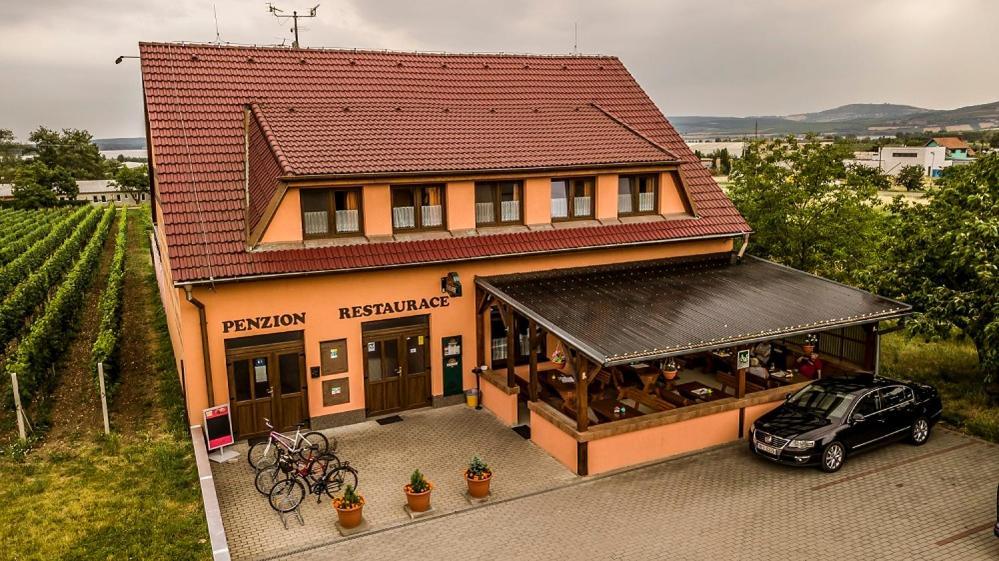 Penzion S Restauraci Na Furhaple Sakvice Bagian luar foto