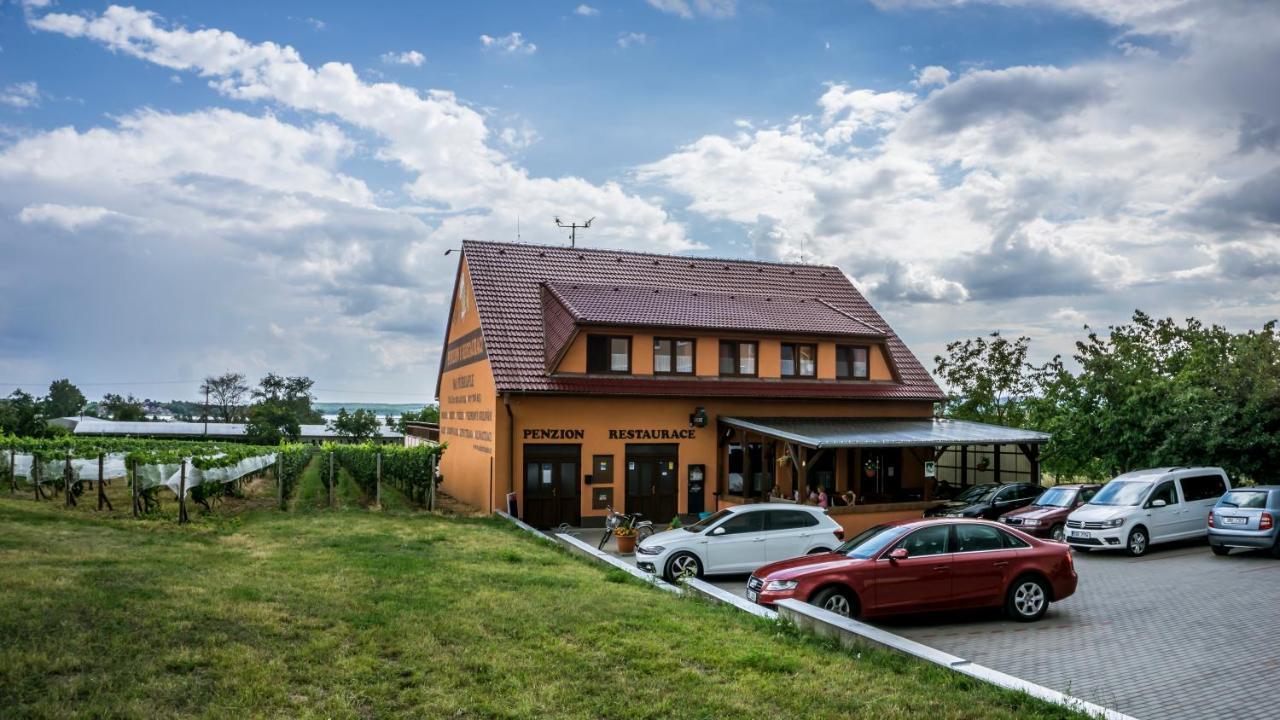 Penzion S Restauraci Na Furhaple Sakvice Bagian luar foto