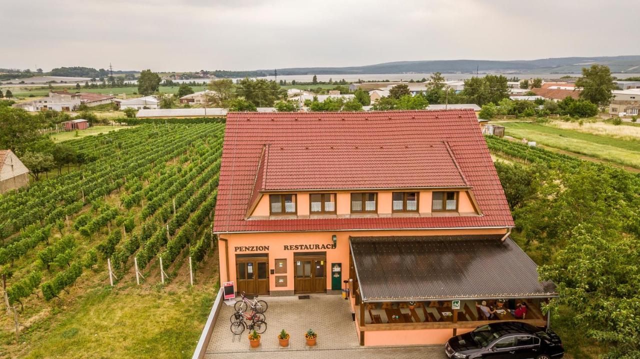 Penzion S Restauraci Na Furhaple Sakvice Bagian luar foto
