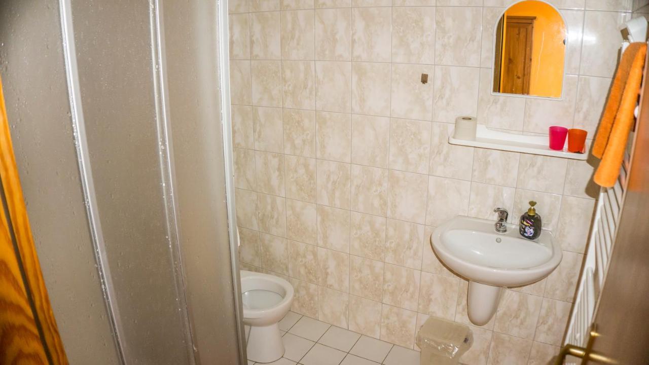 Penzion S Restauraci Na Furhaple Sakvice Bagian luar foto