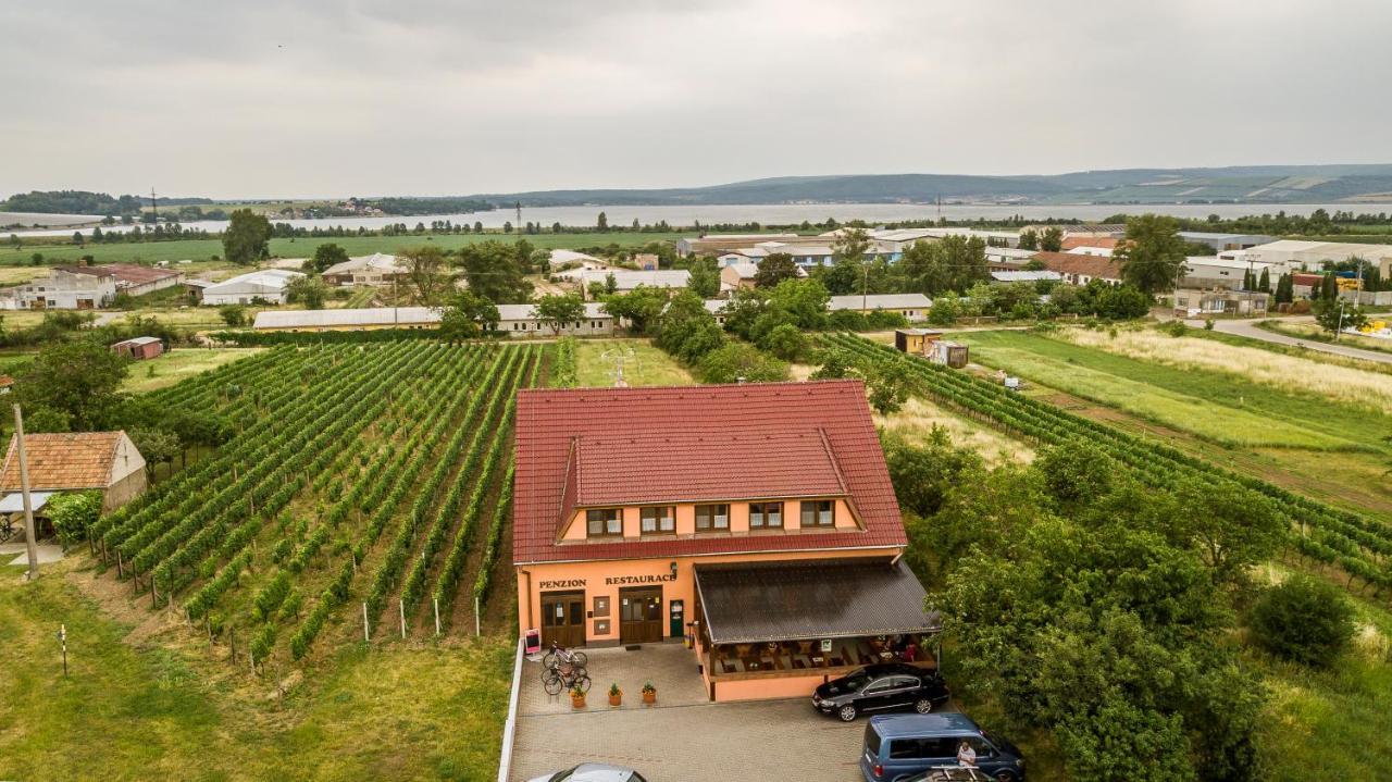 Penzion S Restauraci Na Furhaple Sakvice Bagian luar foto