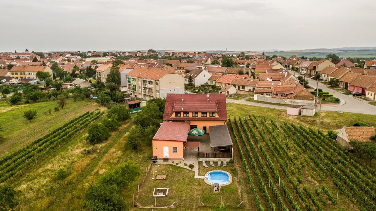 Penzion S Restauraci Na Furhaple Sakvice Bagian luar foto