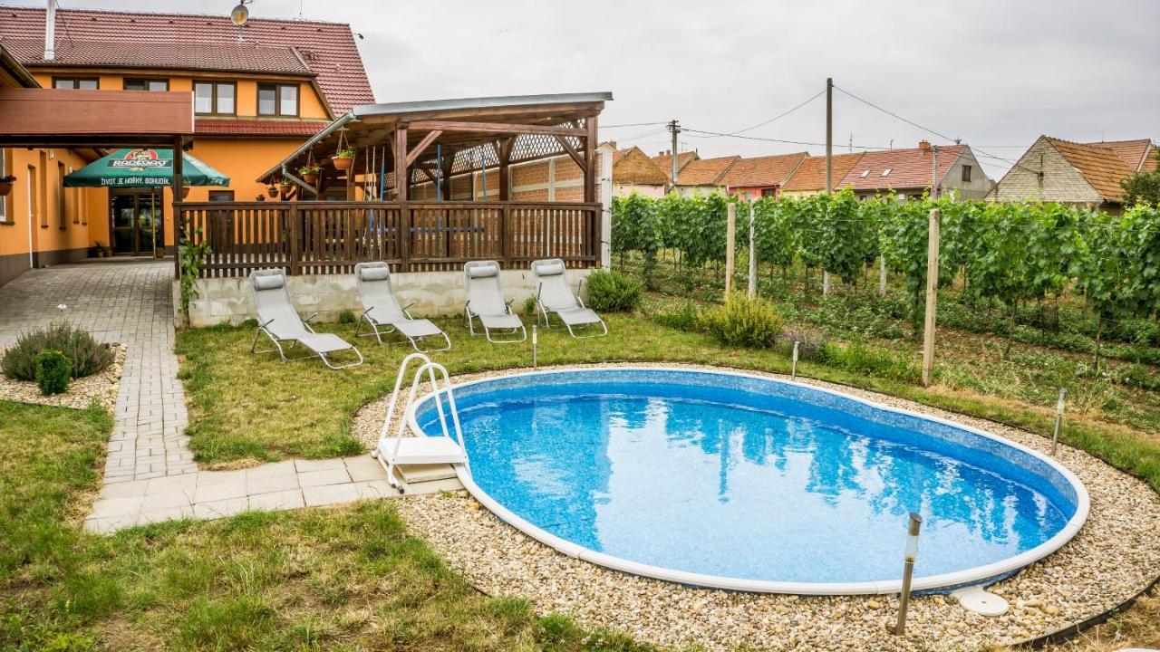 Penzion S Restauraci Na Furhaple Sakvice Bagian luar foto
