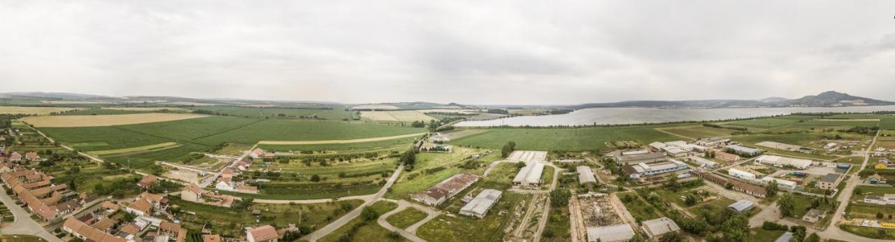 Penzion S Restauraci Na Furhaple Sakvice Bagian luar foto